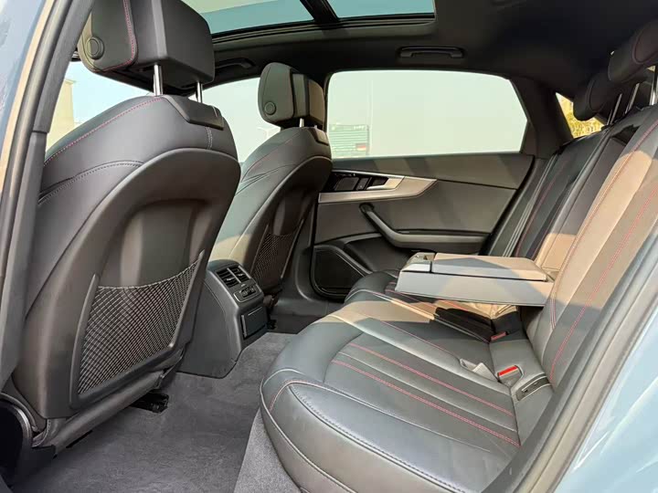 Фото 8 - Audi A4L