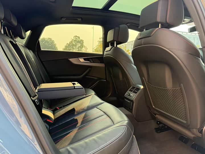 Фото 9 - Audi A4L