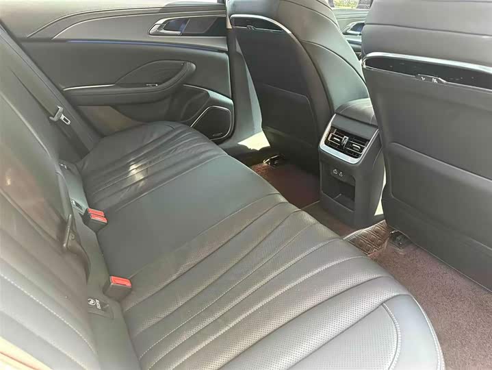 Фото 9 - Hongqi H5