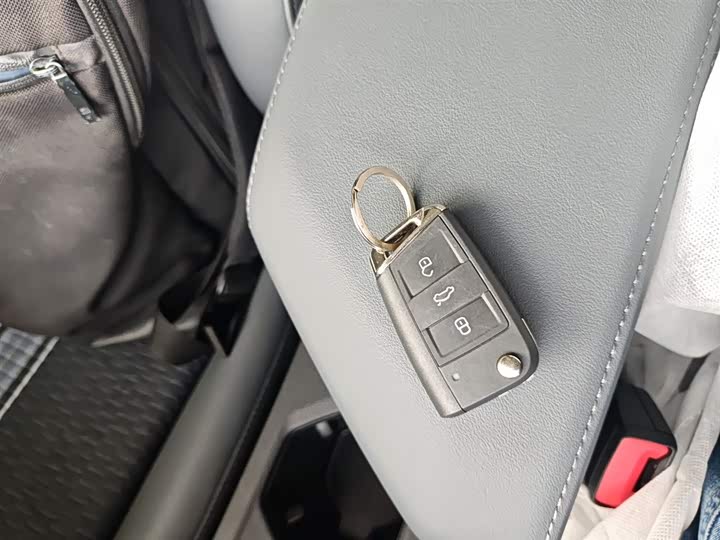 Фото 9 - Volkswagen Sagitar L