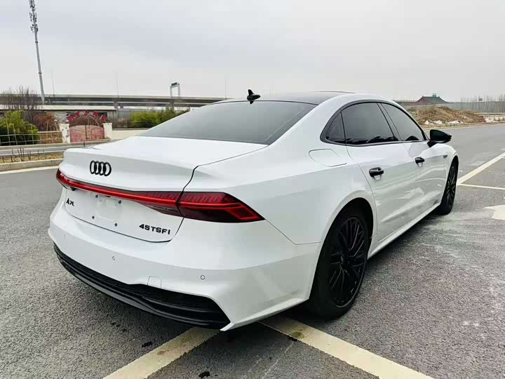 Фото 9 - Audi A7L