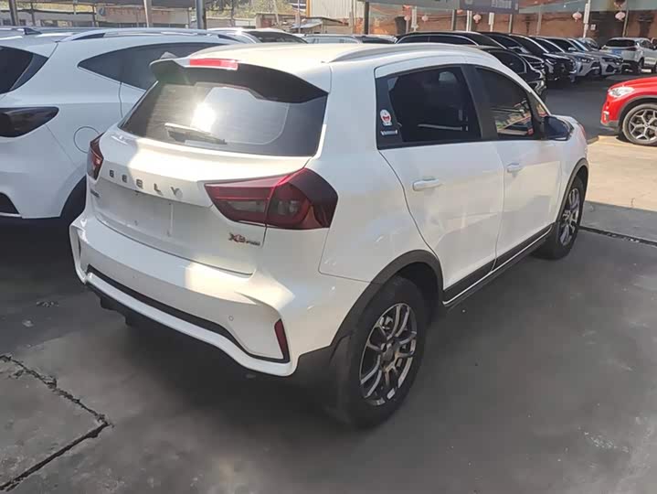 Фото 3 - Geely Vision X3