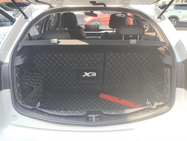 Фото 4 - Geely Vision X3