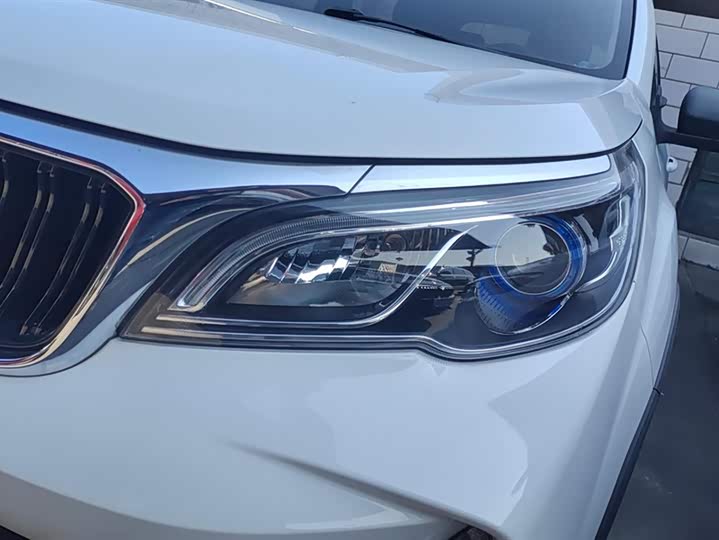 Фото 5 - Geely Vision X3