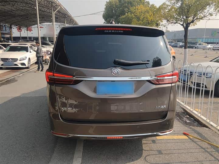 Фото 6 - Buick GL8 ES