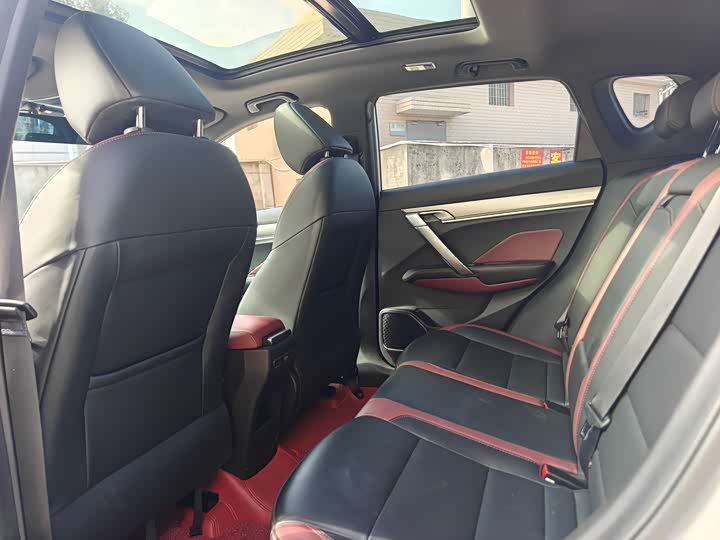 Фото 9 - Geely Coolray