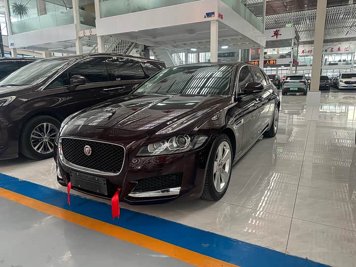 Фото 1 - Jaguar XF L