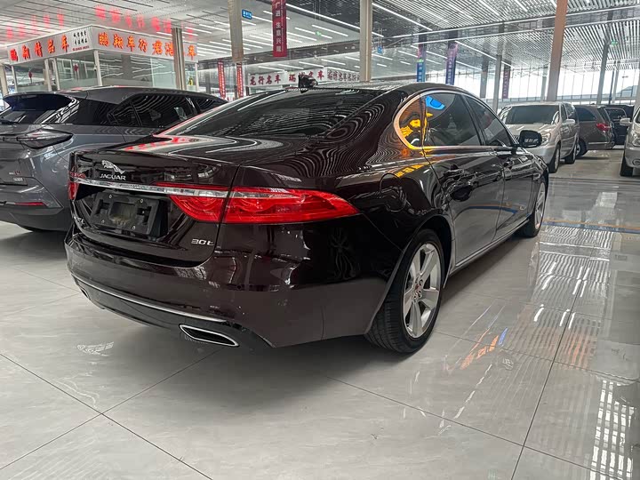 Фото 4 - Jaguar XF L