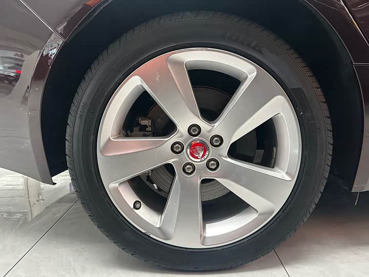 Фото 8 - Jaguar XF L