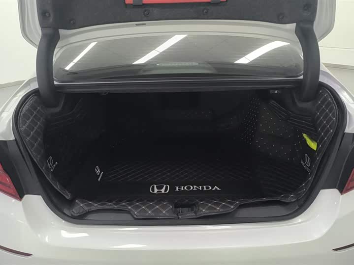 Фото 4 - Honda Inspire