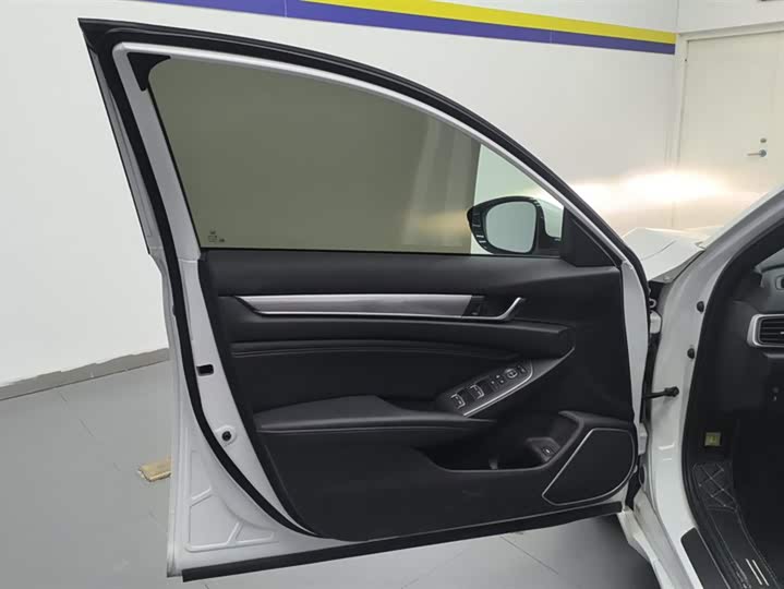 Фото 7 - Honda Inspire