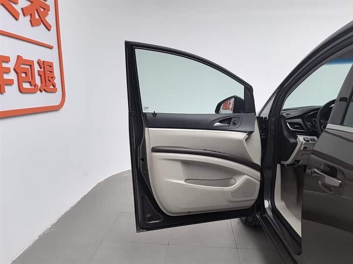 Фото 8 - Buick GL8 ES