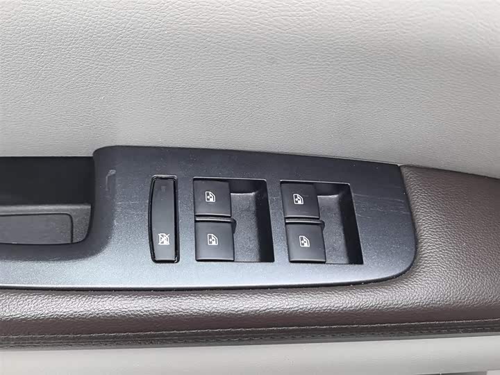 Фото 9 - Buick GL8 ES