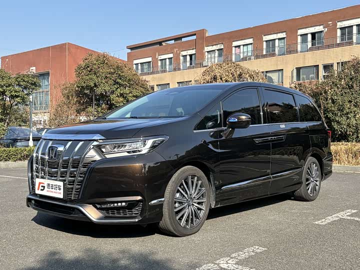 Фото 3 - Honda Elysion