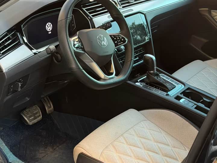 Фото 5 - Volkswagen Magotan