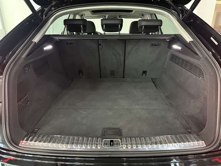 Фото 7 - Audi Q8