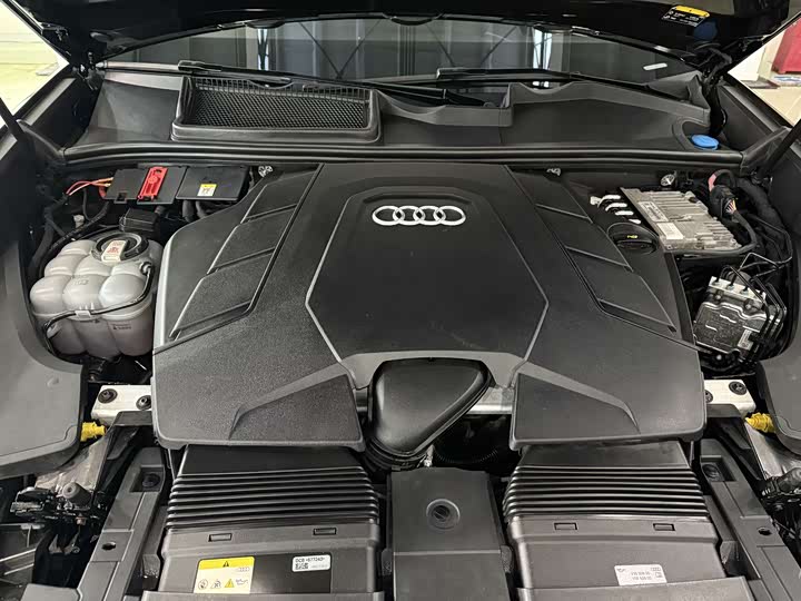 Фото 9 - Audi Q8