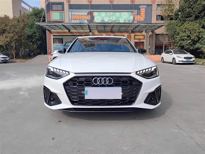 Фото 2 - Audi A4L