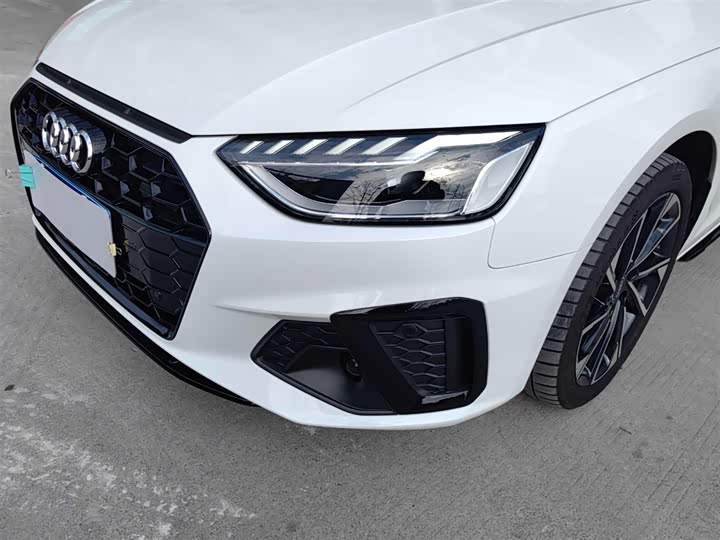 Фото 4 - Audi A4L