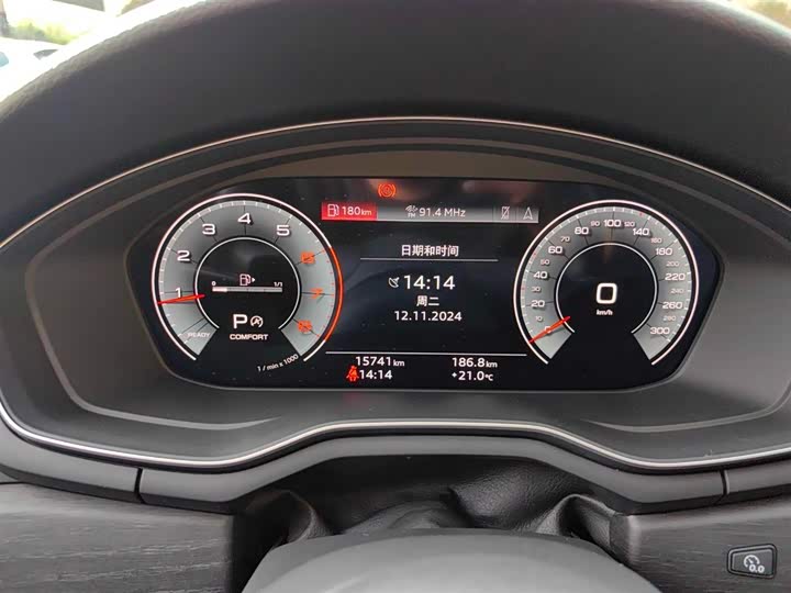 Фото 8 - Audi A4L