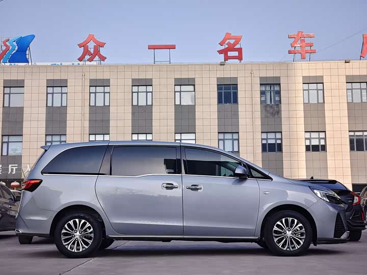 Фото 4 - Buick GL8 ES