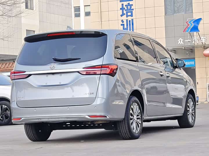 Фото 7 - Buick GL8 ES