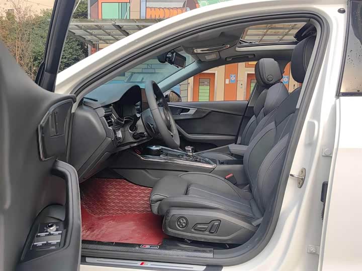 Фото 5 - Audi A4L