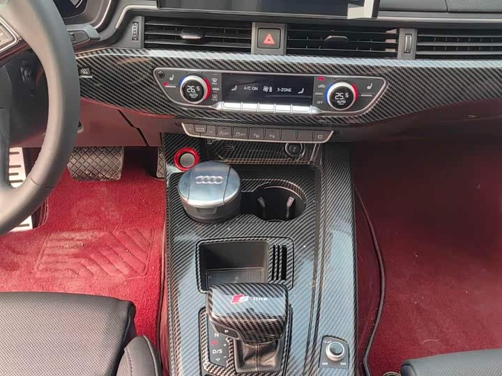 Фото 9 - Audi A4L