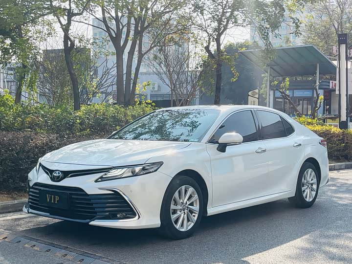 Фото 1 - Toyota Camry