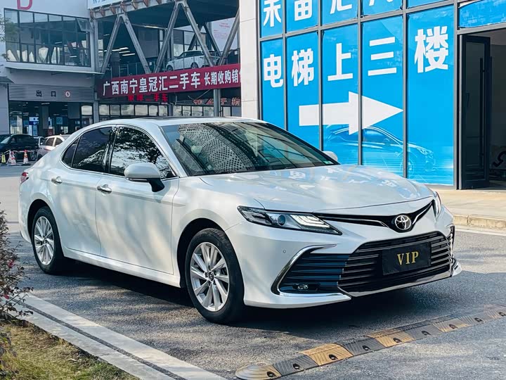 Фото 3 - Toyota Camry