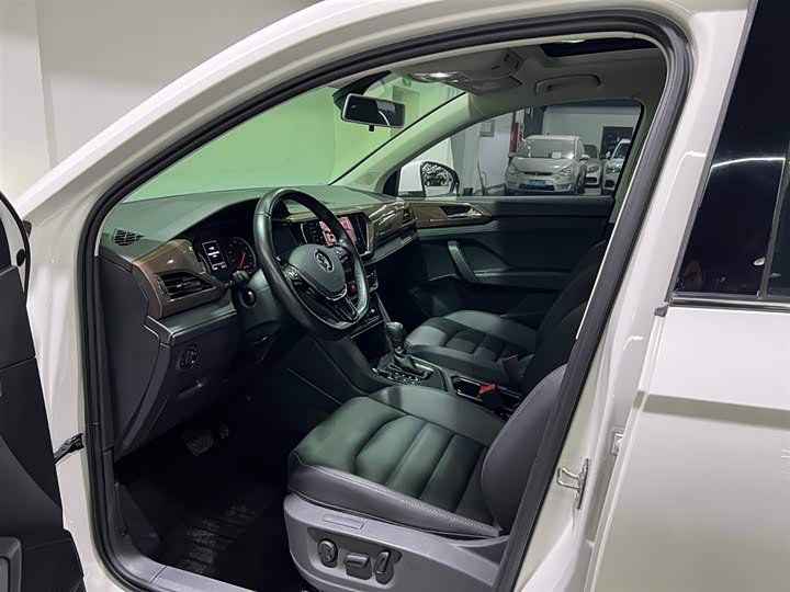 Фото 8 - Volkswagen Tharu