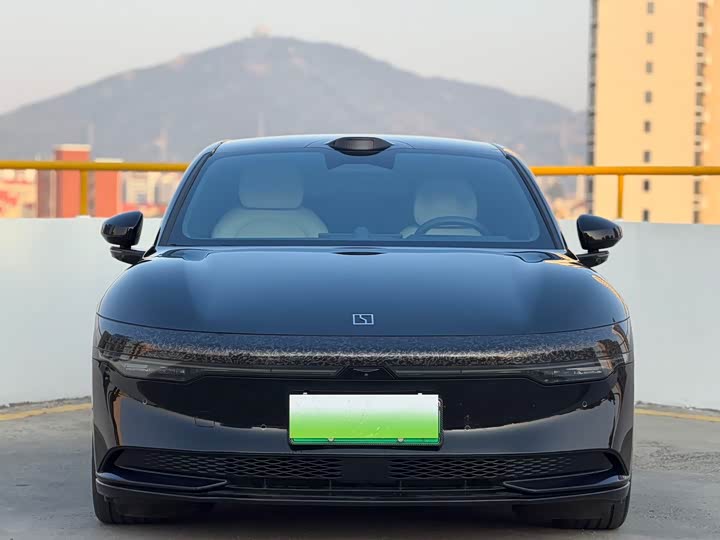 Фото 2 - Zeekr 007