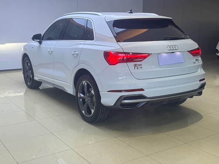 Фото 4 - Audi Q3