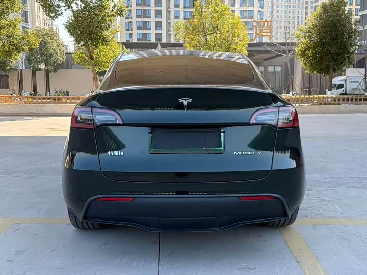 Фото 6 - Tesla Model Y