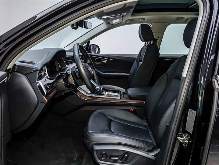 Фото 9 - Audi Q7