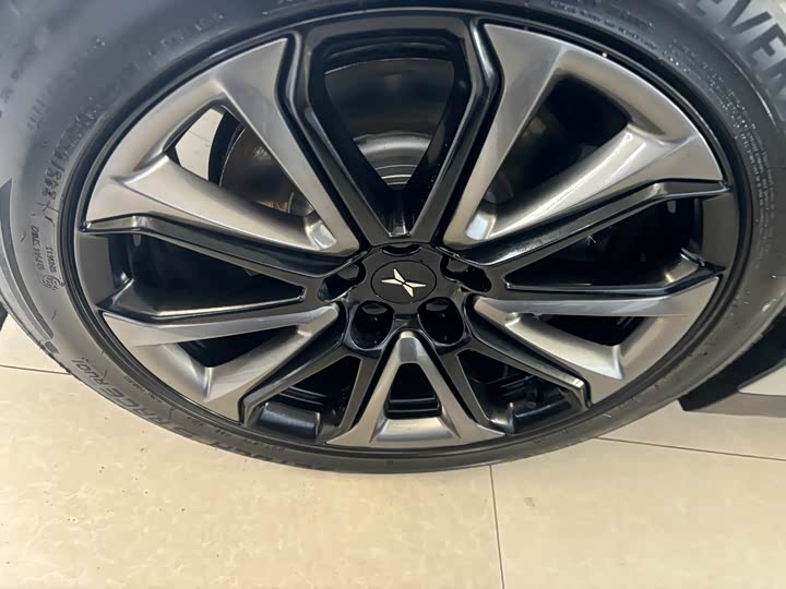 Фото 3 - XPeng P7