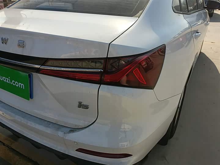 Фото 8 - Roewe i5