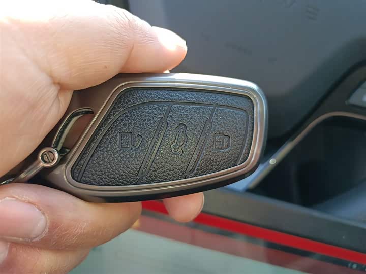 Фото 9 - Roewe i5