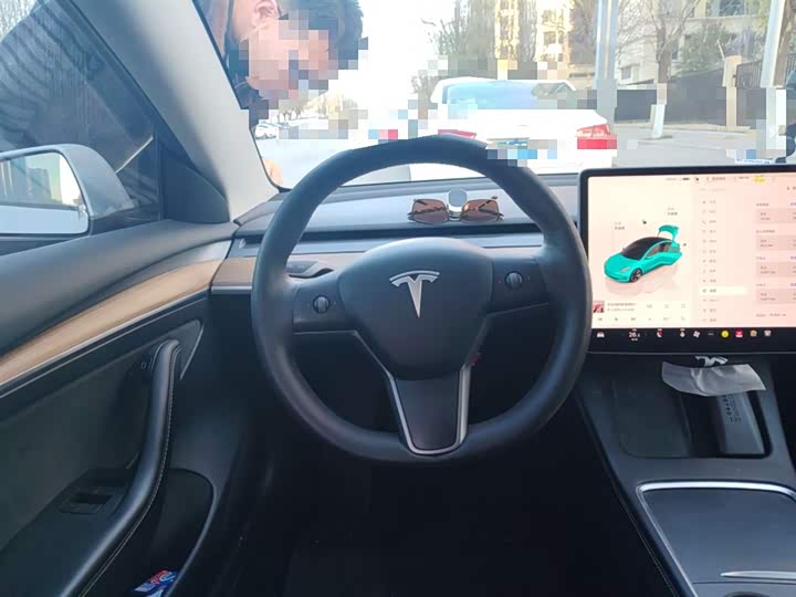 Фото 3 - Tesla Model 3