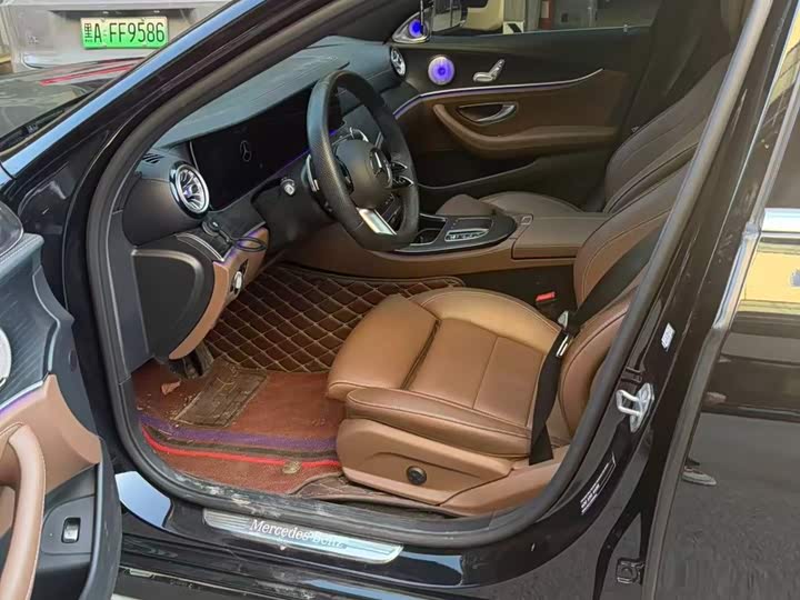 Фото 5 - Mercedes-Benz E-Class