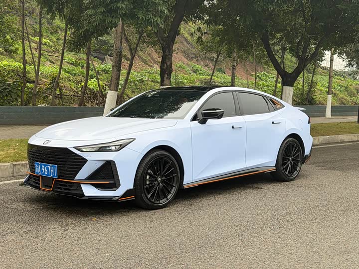 Фото 1 - Changan UNI-V