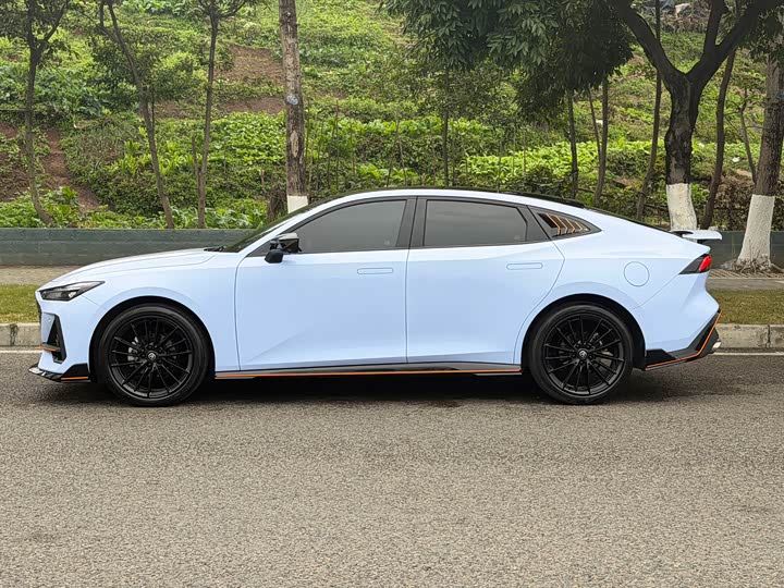 Фото 2 - Changan UNI-V