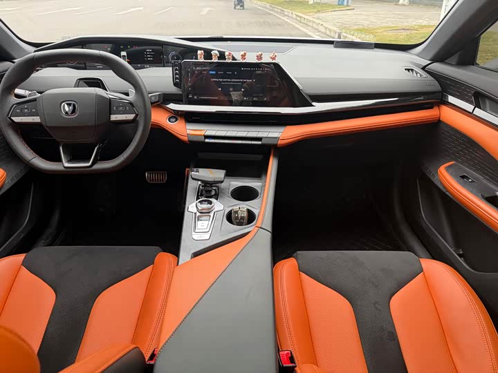 Фото 8 - Changan UNI-V