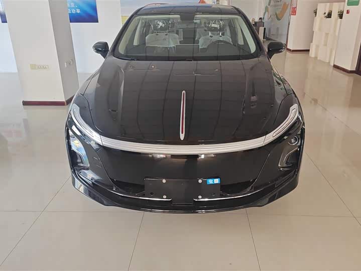 Фото 2 - Hongqi E-QM5