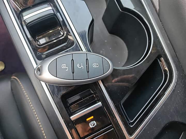 Фото 9 - Bestune B70