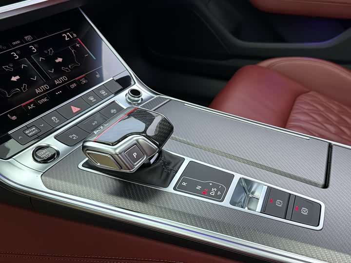 Фото 8 - Audi A7L