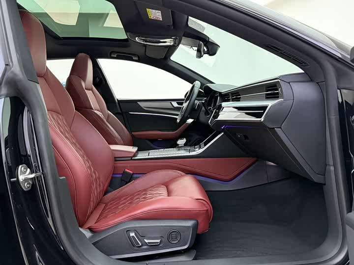 Фото 9 - Audi A7L