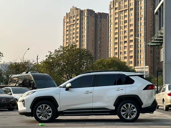 Фото 4 - Toyota Wildlander