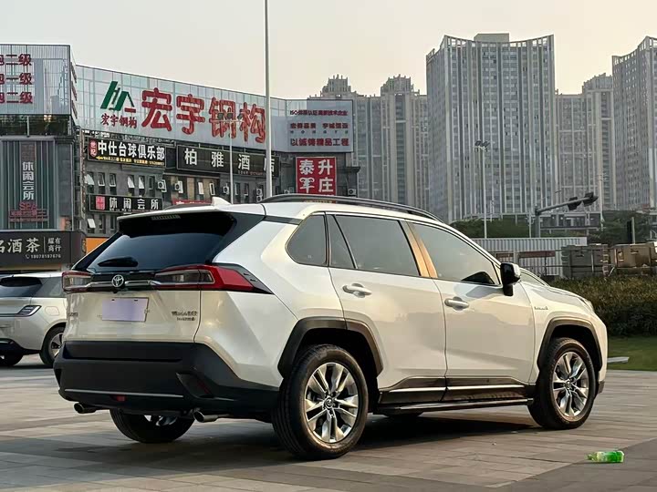 Фото 8 - Toyota Wildlander