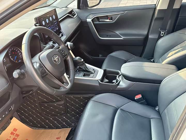 Фото 9 - Toyota Wildlander